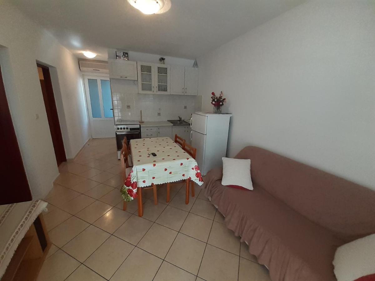 Apartments Slavica Bol Bagian luar foto