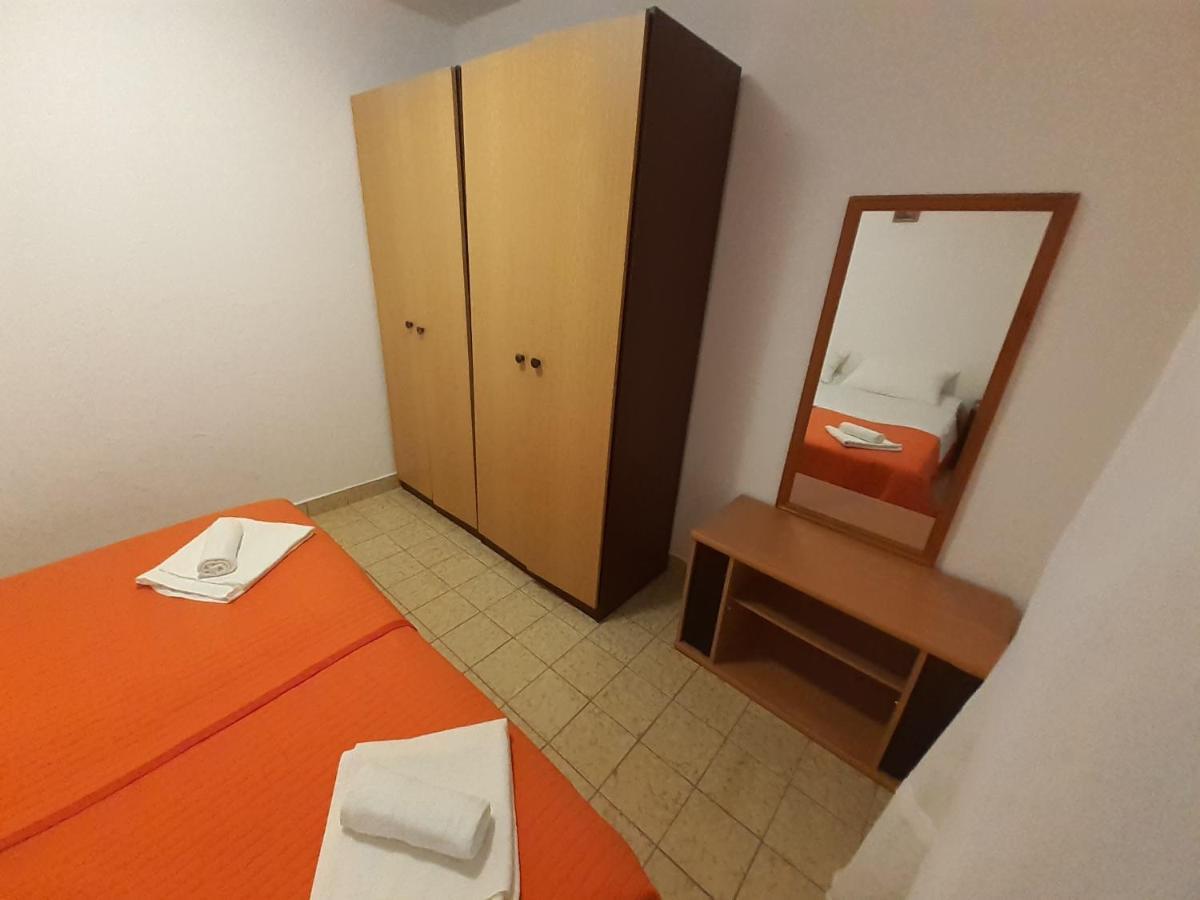 Apartments Slavica Bol Bagian luar foto