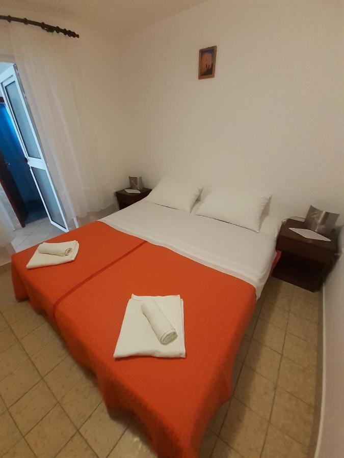 Apartments Slavica Bol Bagian luar foto