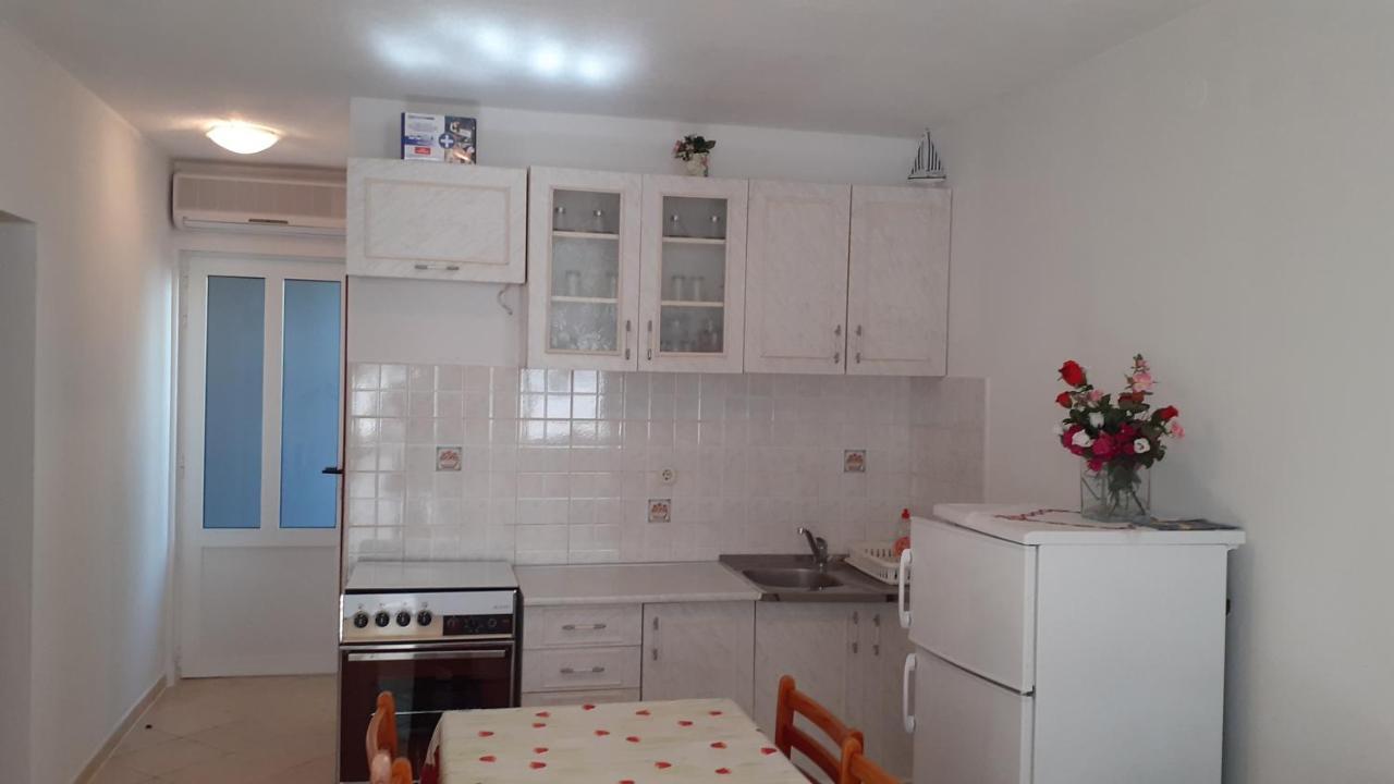 Apartments Slavica Bol Bagian luar foto
