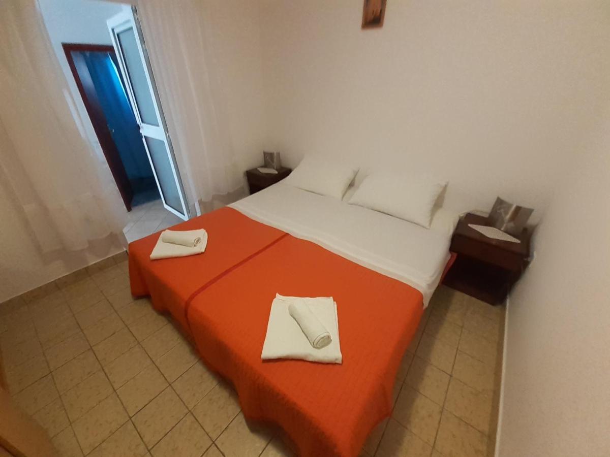 Apartments Slavica Bol Bagian luar foto