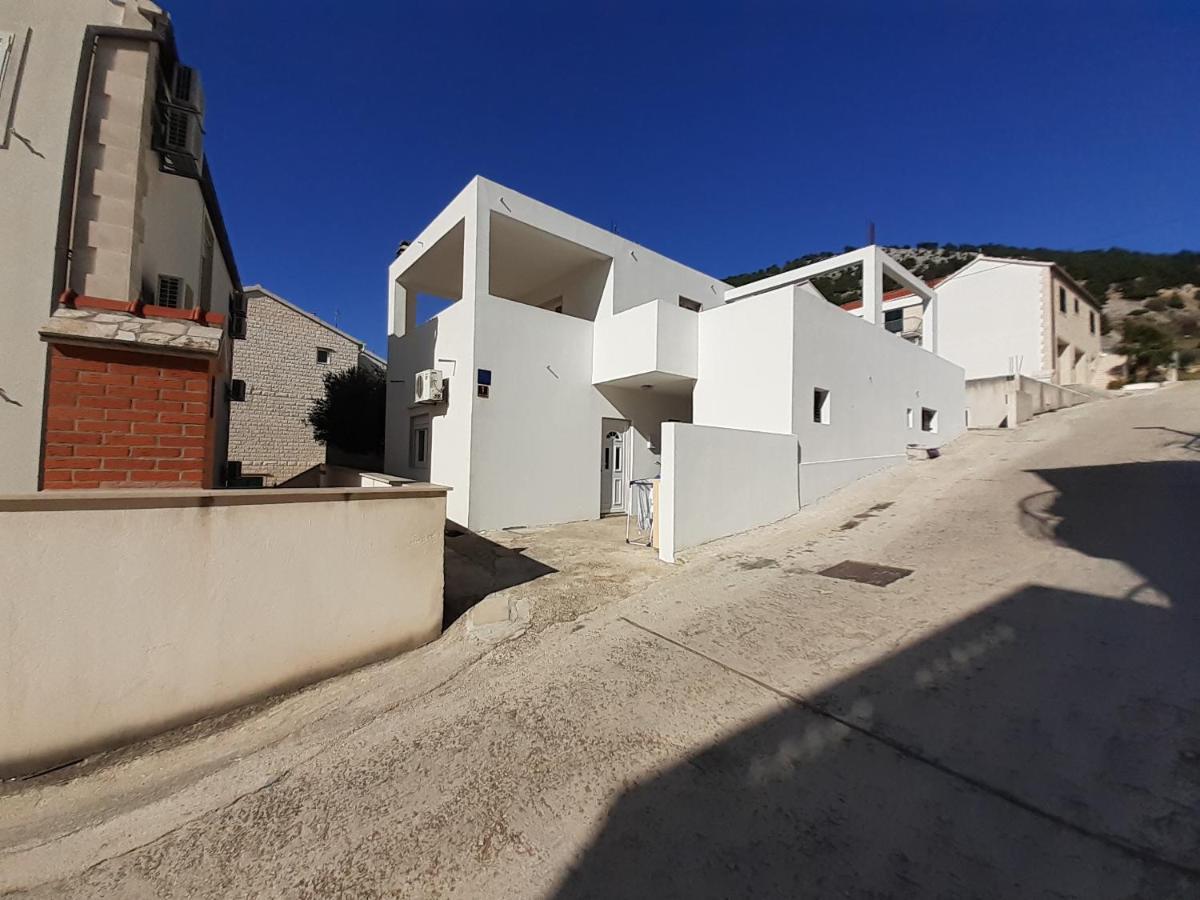 Apartments Slavica Bol Bagian luar foto