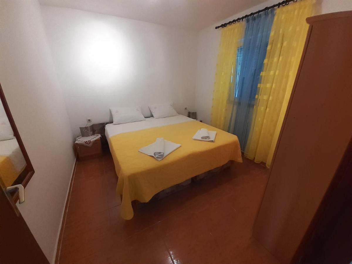 Apartments Slavica Bol Bagian luar foto