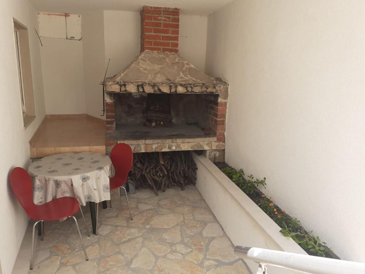 Apartments Slavica Bol Bagian luar foto