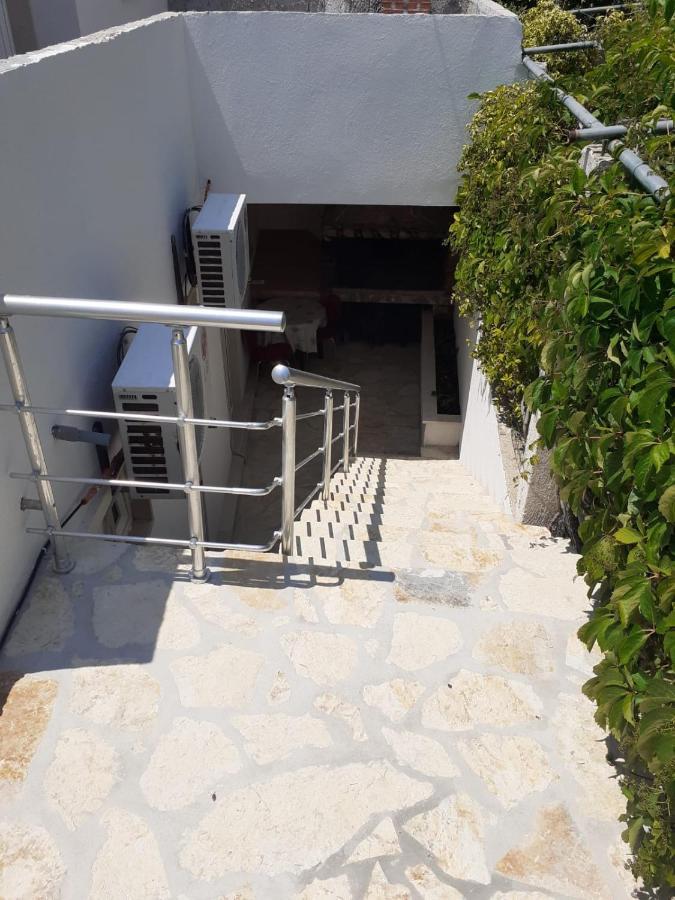 Apartments Slavica Bol Bagian luar foto