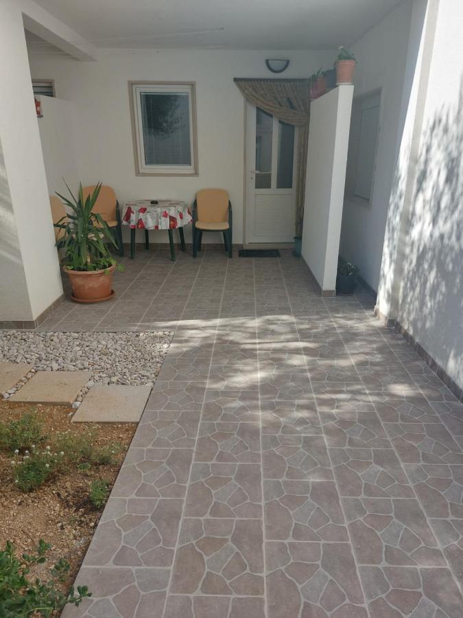 Apartments Slavica Bol Bagian luar foto