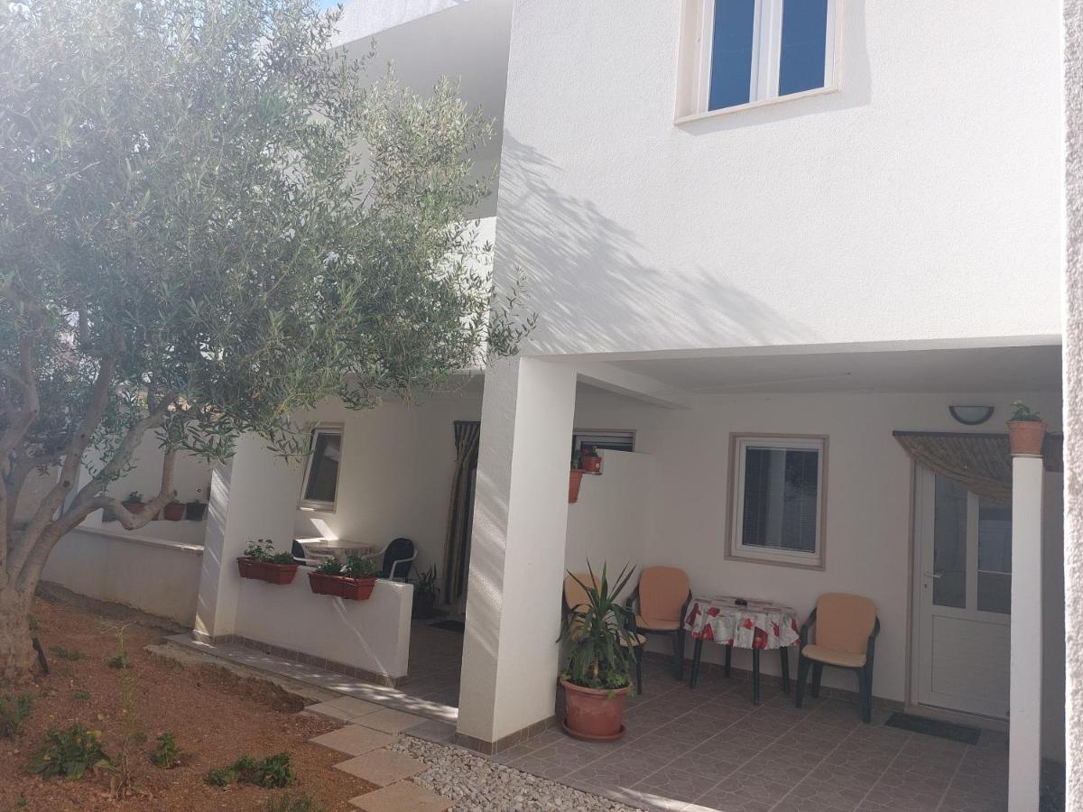 Apartments Slavica Bol Bagian luar foto