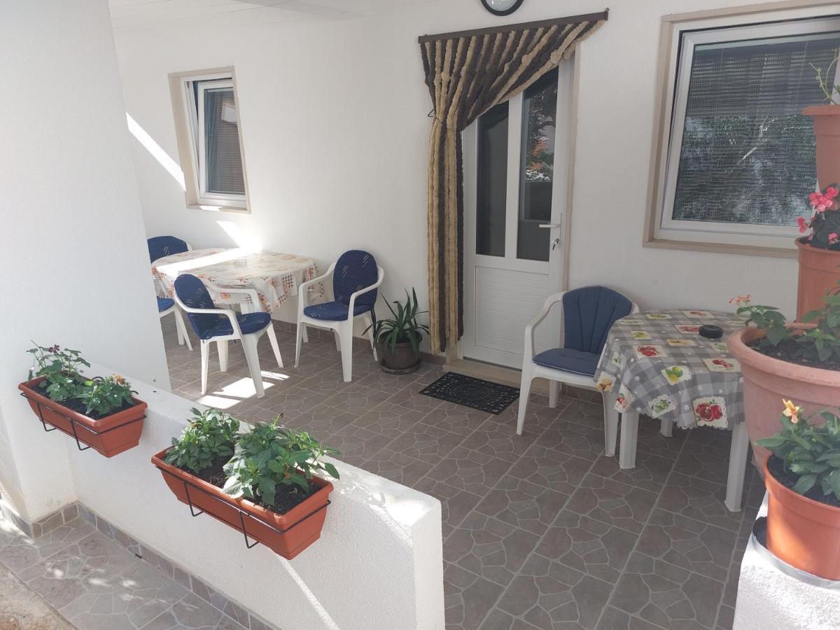 Apartments Slavica Bol Bagian luar foto